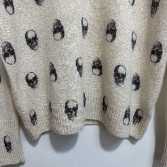 Skull Cashmere Sweater Women Medium V-Neck Skull Print Pullover Relaxed Fit - Picture 5 of 13